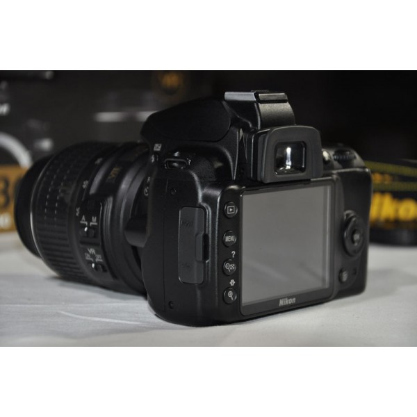 Like New ΝΙΚΟΝ D3000 10.2MP + AF-S 18-55 VR (Only 746 Shots)