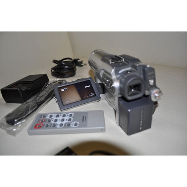 Used Hitachi DZ-GX3200 & Tripod & Bug