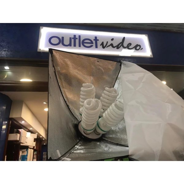 DIAT XL8 σετ φωτισμού Softbox με 8 λάμπες (5400W - 88.000 Lumens) DIAT XL8 σετ φωτισμού Softbox με 8 λάμπες (5400W - 88.000 Lumens)